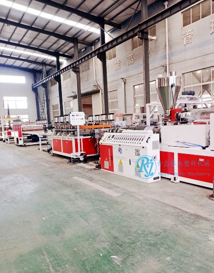 發(fā)泡板生產線